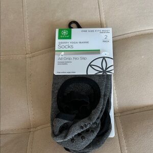 GAIAM Black and Gray Grippy Athletic Socks - 2 Pack